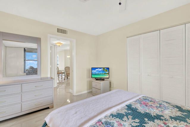 For Sale: $405,000 (2 beds, 2 baths, 1228 Square Feet)