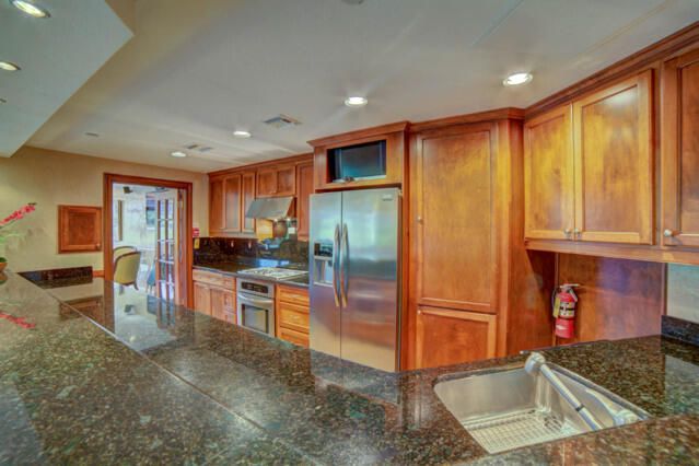 For Sale: $405,000 (2 beds, 2 baths, 1228 Square Feet)