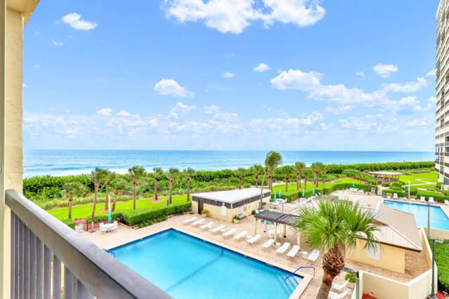 For Sale: $405,000 (2 beds, 2 baths, 1228 Square Feet)