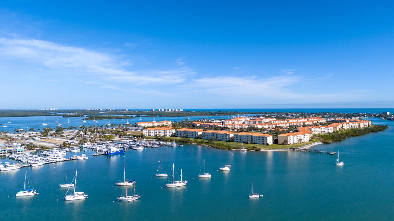 For Sale: $420,000 (2 beds, 2 baths, 1989 Square Feet)