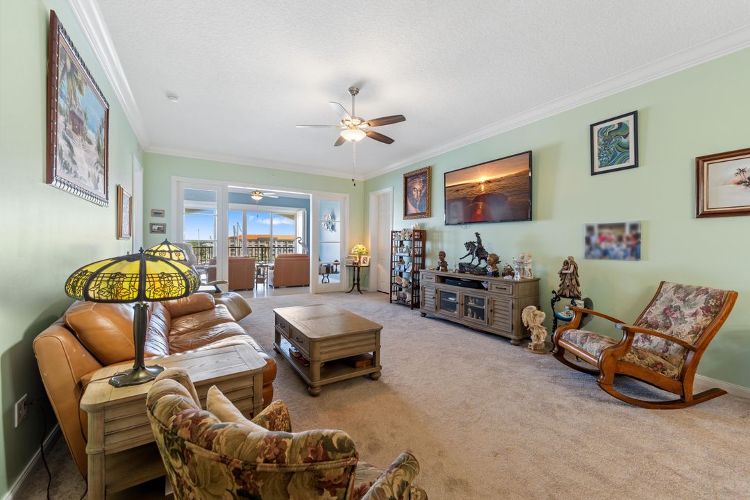 For Sale: $420,000 (2 beds, 2 baths, 1989 Square Feet)