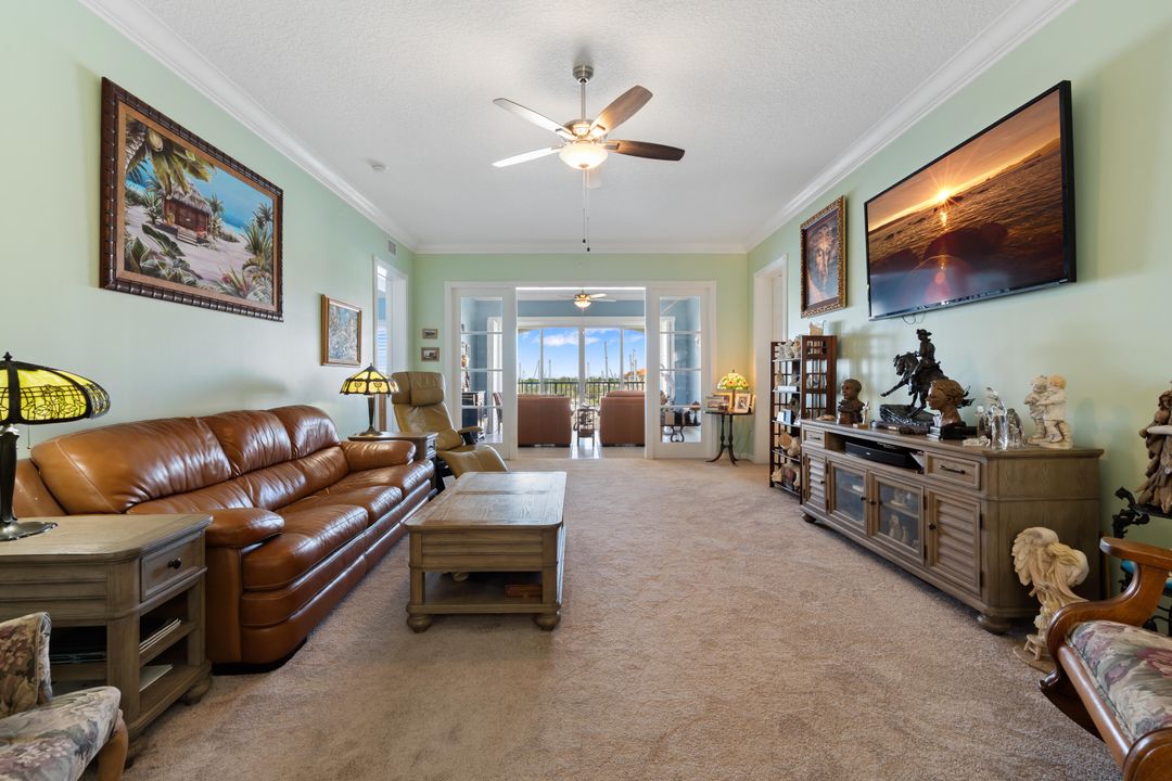 For Sale: $420,000 (2 beds, 2 baths, 1989 Square Feet)