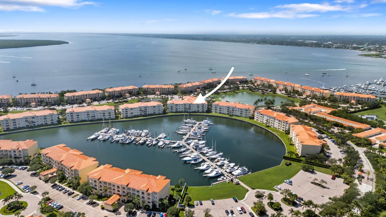 For Sale: $420,000 (2 beds, 2 baths, 1989 Square Feet)