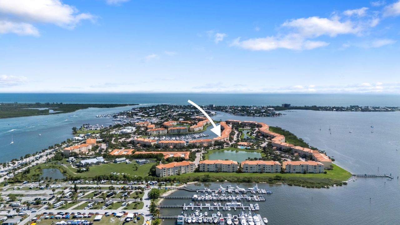 For Sale: $420,000 (2 beds, 2 baths, 1989 Square Feet)