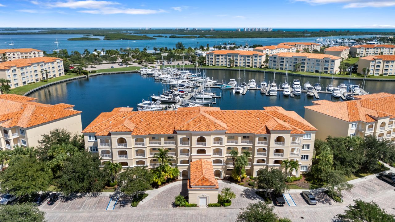 For Sale: $420,000 (2 beds, 2 baths, 1989 Square Feet)