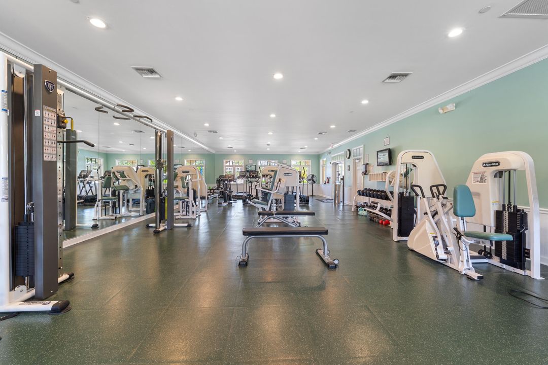 For Sale: $420,000 (2 beds, 2 baths, 1989 Square Feet)