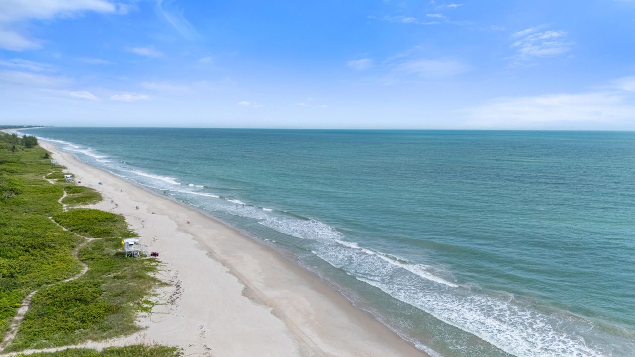 For Sale: $420,000 (2 beds, 2 baths, 1989 Square Feet)