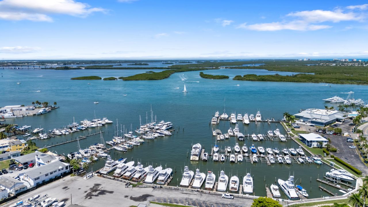 For Sale: $420,000 (2 beds, 2 baths, 1989 Square Feet)