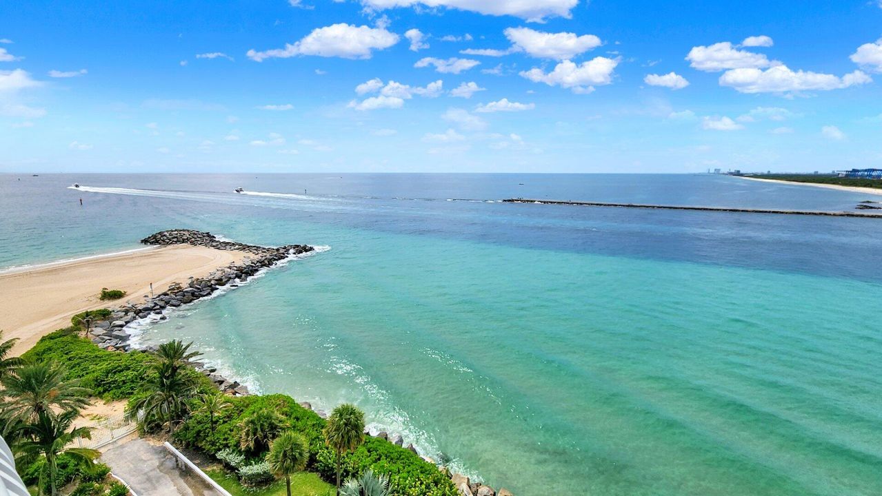 Active With Contract: $1,200,000 (2 beds, 2 baths, 1970 Square Feet)