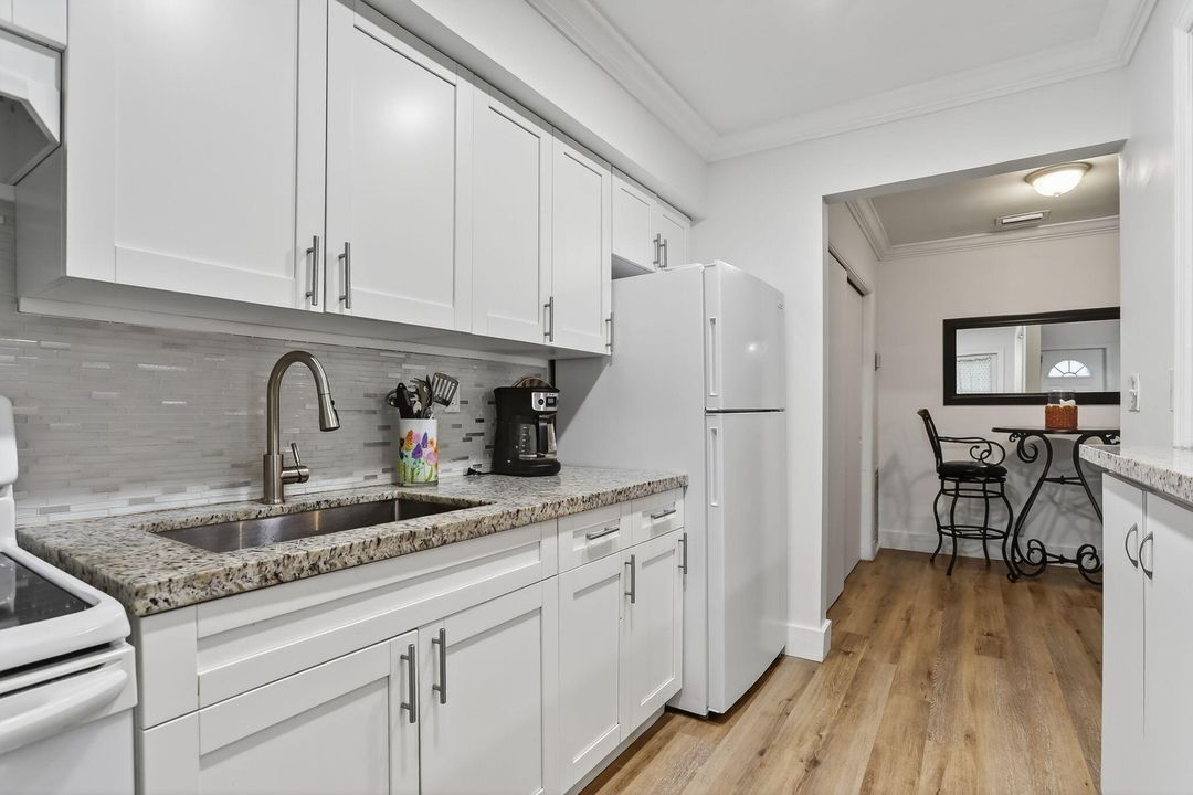Active With Contract: $249,000 (1 beds, 1 baths, 600 Square Feet)