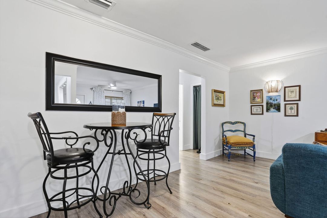 Active With Contract: $249,000 (1 beds, 1 baths, 600 Square Feet)