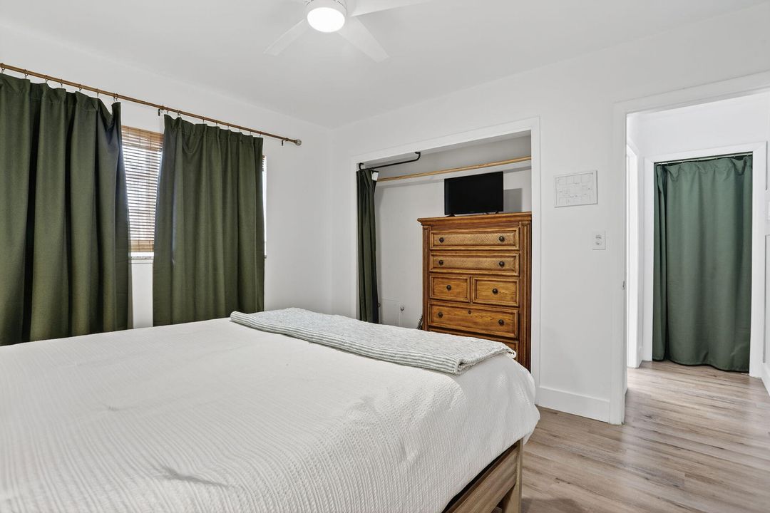 Active With Contract: $249,000 (1 beds, 1 baths, 600 Square Feet)