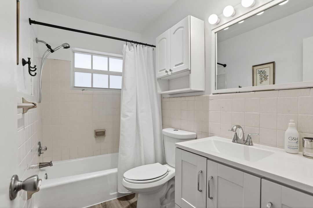 Active With Contract: $249,000 (1 beds, 1 baths, 600 Square Feet)