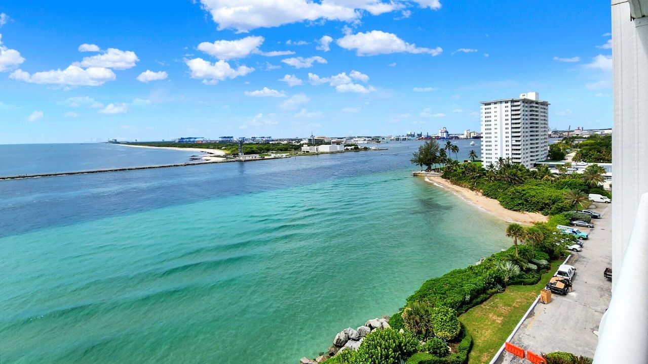 Active With Contract: $1,200,000 (2 beds, 2 baths, 1970 Square Feet)