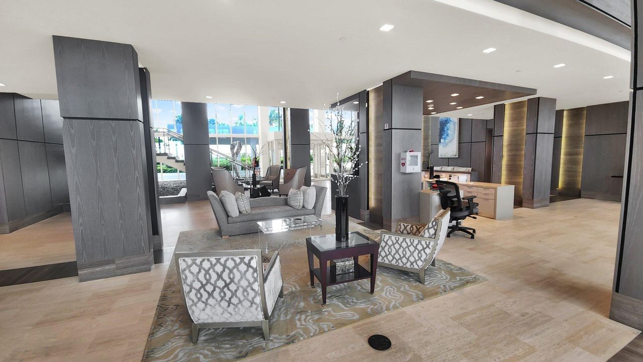 Active With Contract: $1,200,000 (2 beds, 2 baths, 1970 Square Feet)