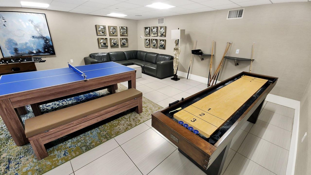 Active With Contract: $1,200,000 (2 beds, 2 baths, 1970 Square Feet)