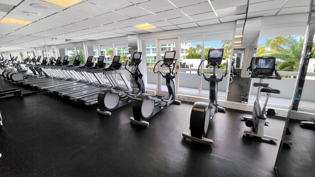 Active With Contract: $1,200,000 (2 beds, 2 baths, 1970 Square Feet)