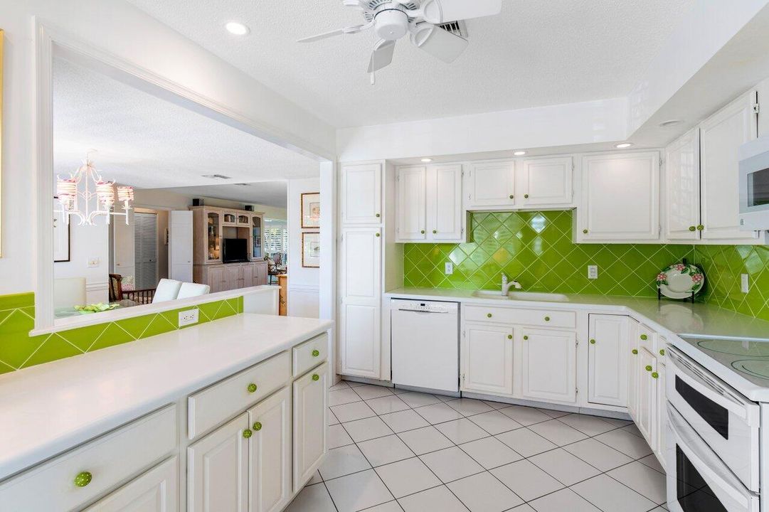 For Sale: $525,000 (3 beds, 2 baths, 1958 Square Feet)