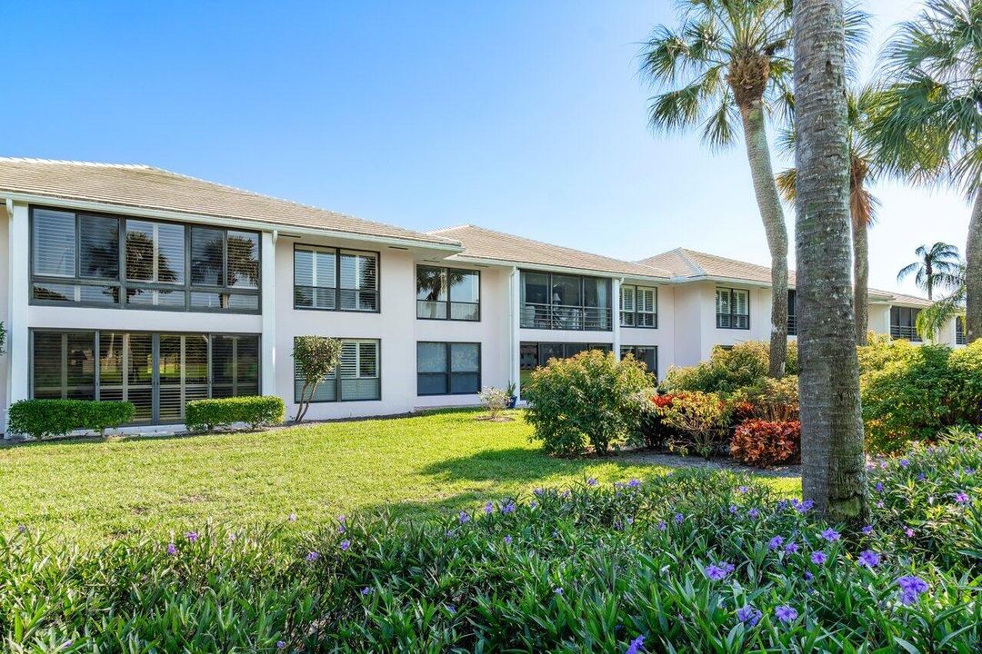 For Sale: $525,000 (3 beds, 2 baths, 1958 Square Feet)