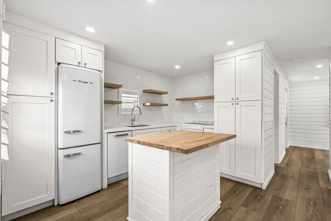 For Sale: $399,999 (1 beds, 1 baths, 500 Square Feet)