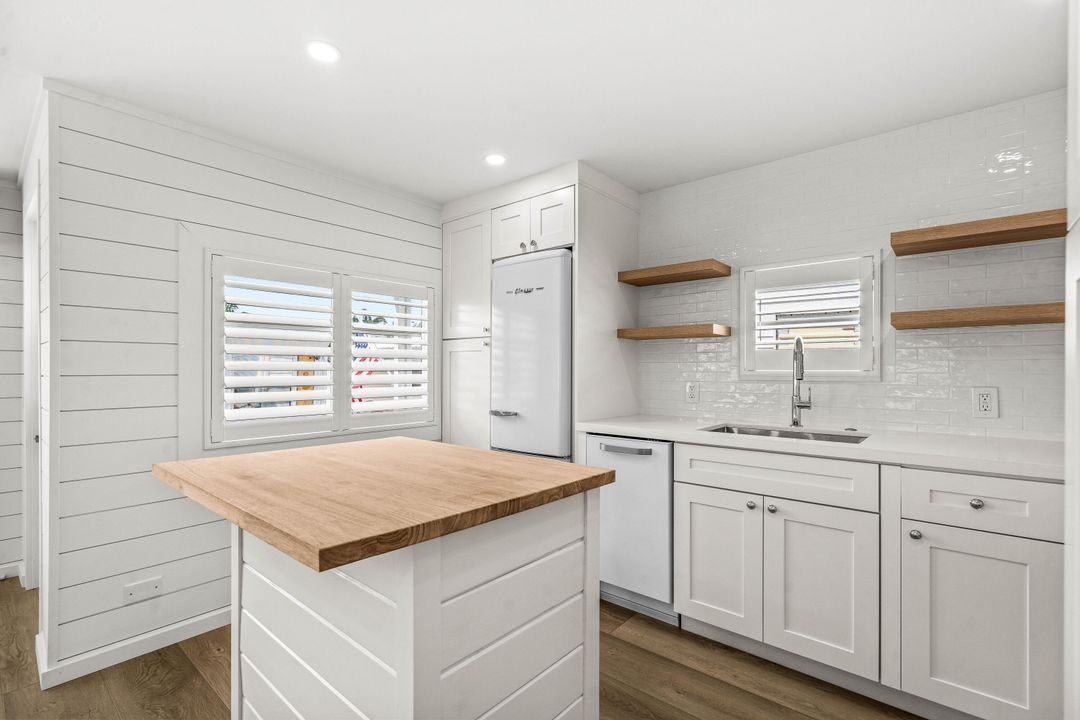 For Sale: $399,999 (1 beds, 1 baths, 500 Square Feet)