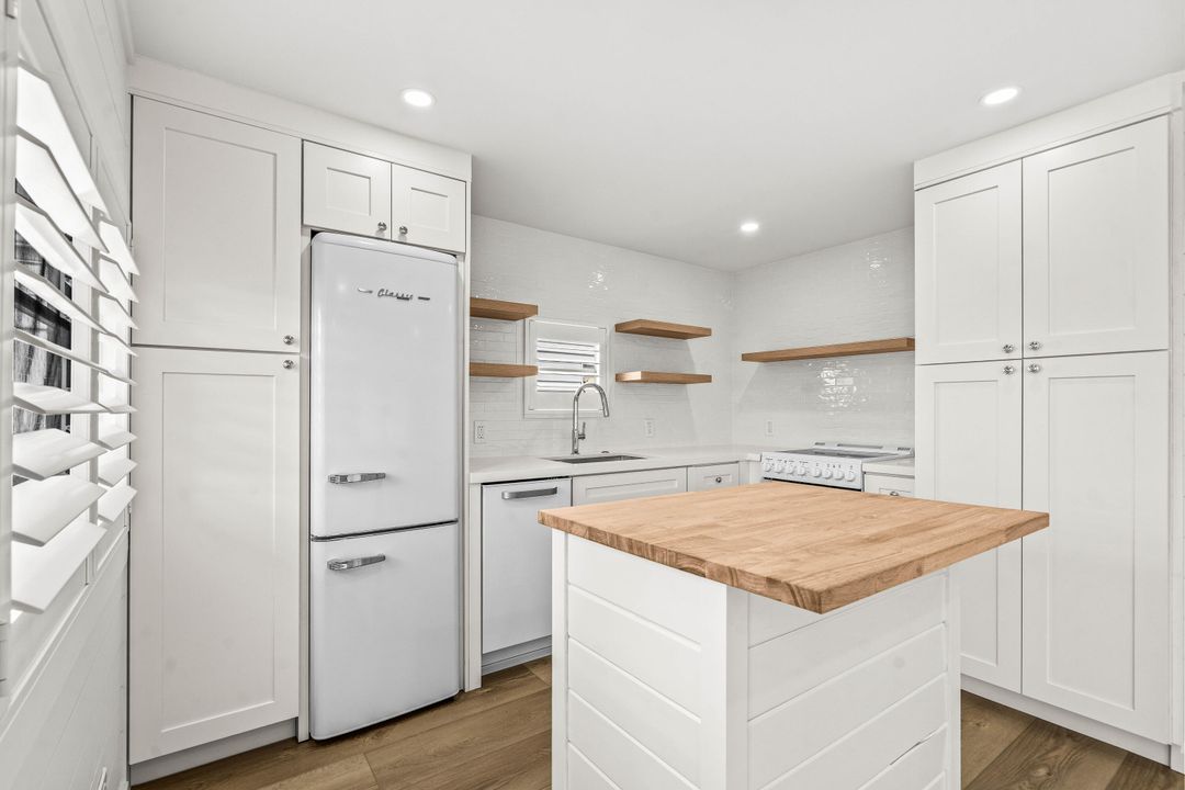 For Sale: $399,999 (1 beds, 1 baths, 500 Square Feet)