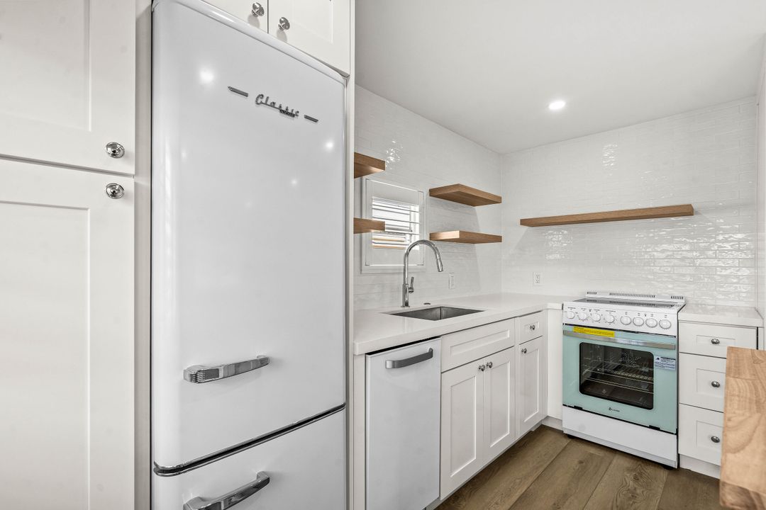 For Sale: $399,999 (1 beds, 1 baths, 500 Square Feet)