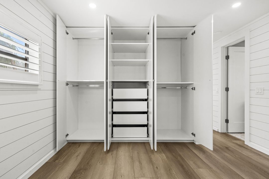 For Sale: $399,999 (1 beds, 1 baths, 500 Square Feet)