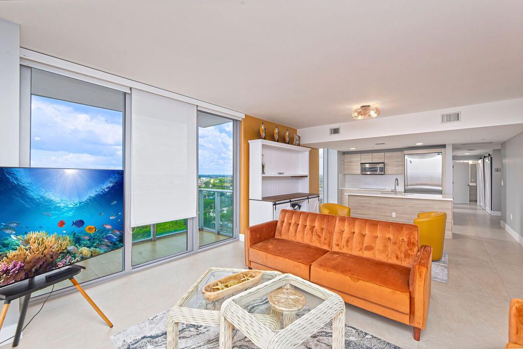 Active With Contract: $875,000 (3 beds, 2 baths, 1556 Square Feet)