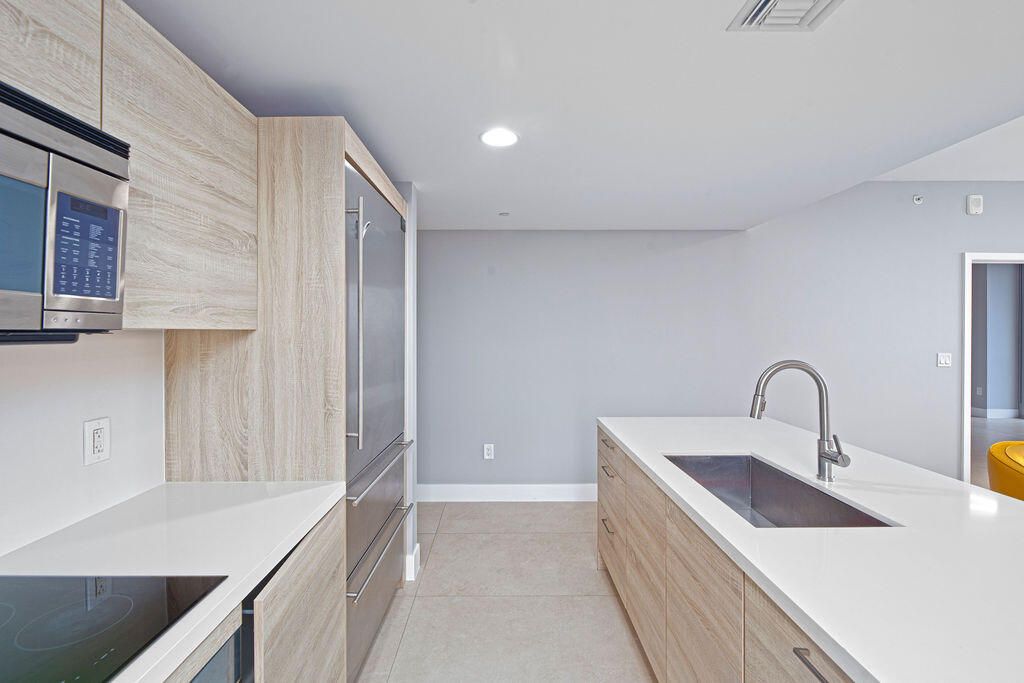 Active With Contract: $875,000 (3 beds, 2 baths, 1556 Square Feet)