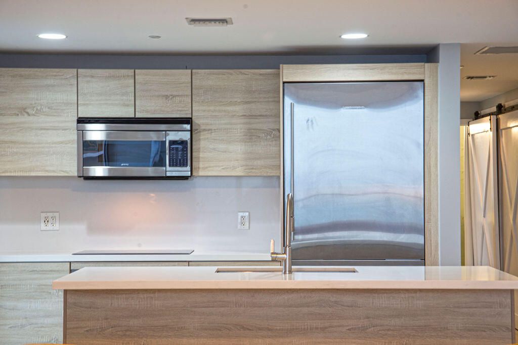 Active With Contract: $875,000 (3 beds, 2 baths, 1556 Square Feet)