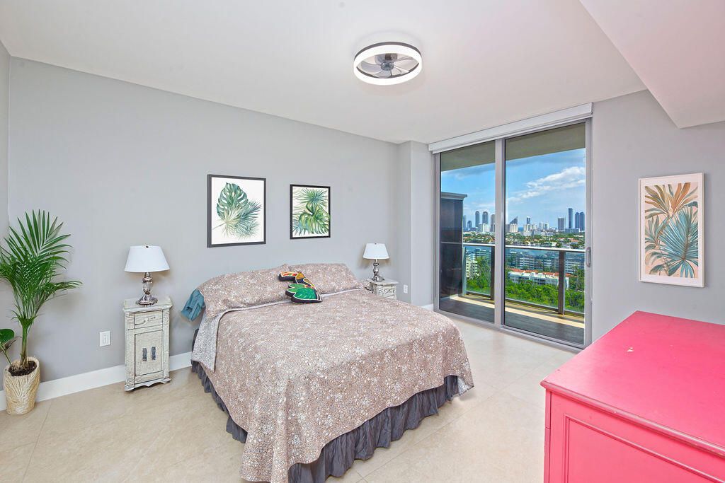 Active With Contract: $875,000 (3 beds, 2 baths, 1556 Square Feet)