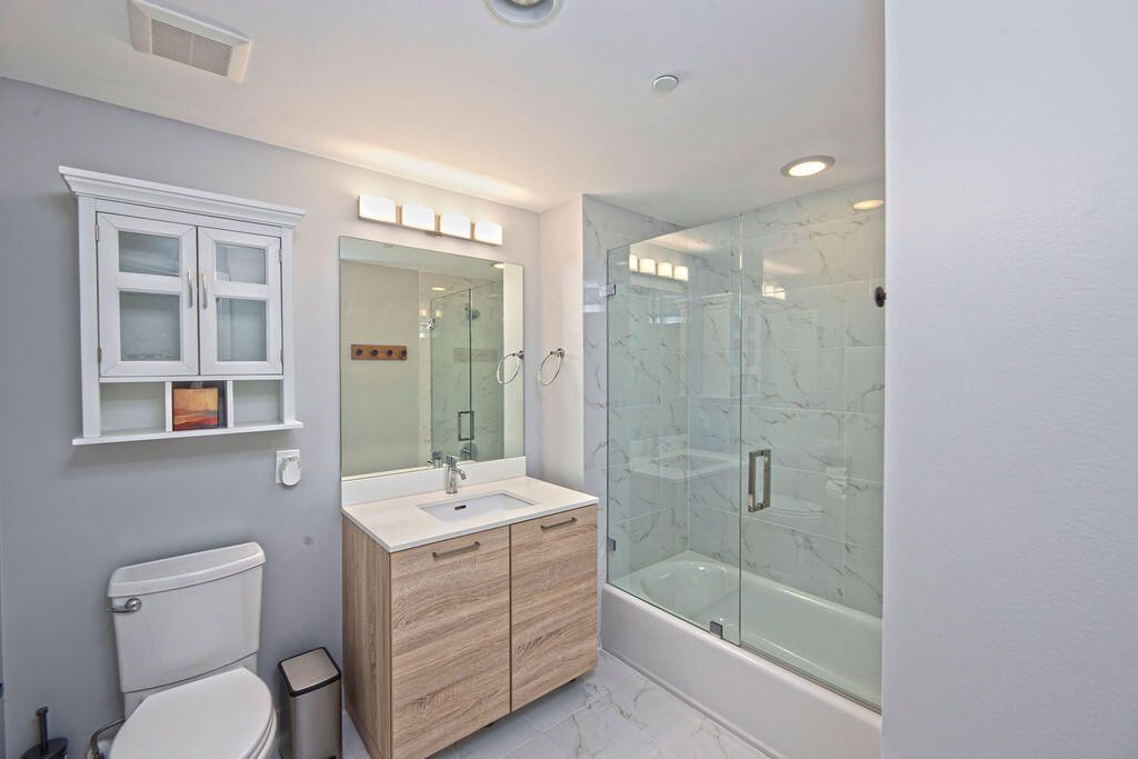 Active With Contract: $875,000 (3 beds, 2 baths, 1556 Square Feet)