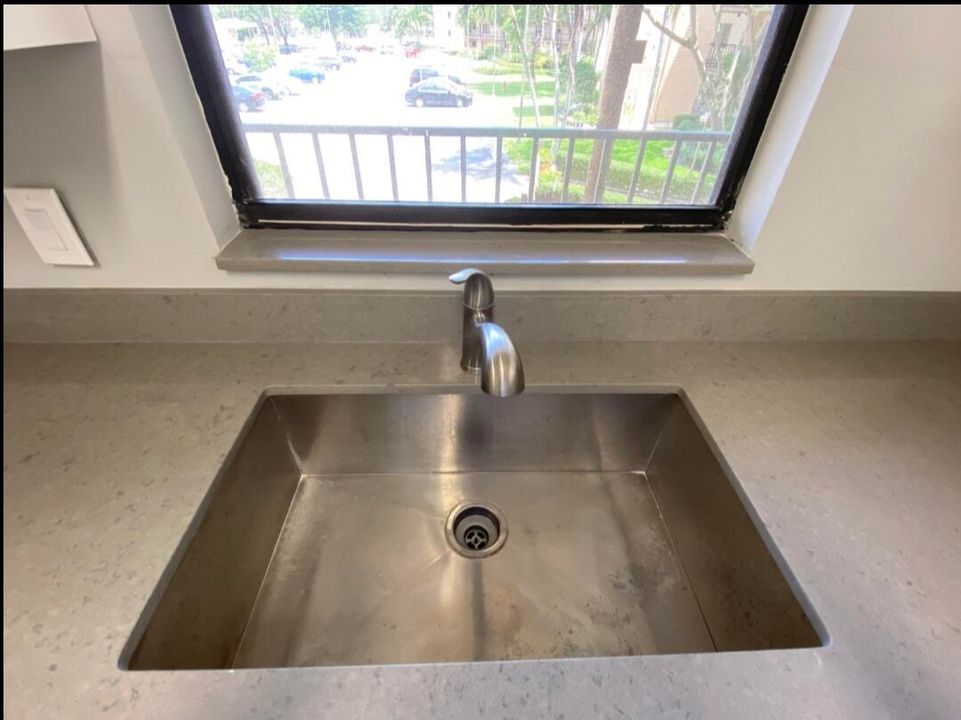 Active With Contract: $1,550 (2 beds, 2 baths, 1020 Square Feet)