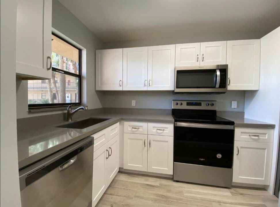 Active With Contract: $1,550 (2 beds, 2 baths, 1020 Square Feet)