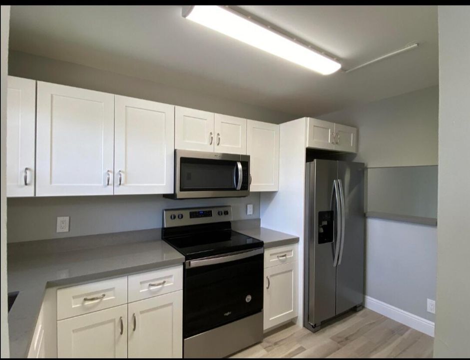 Active With Contract: $1,550 (2 beds, 2 baths, 1020 Square Feet)