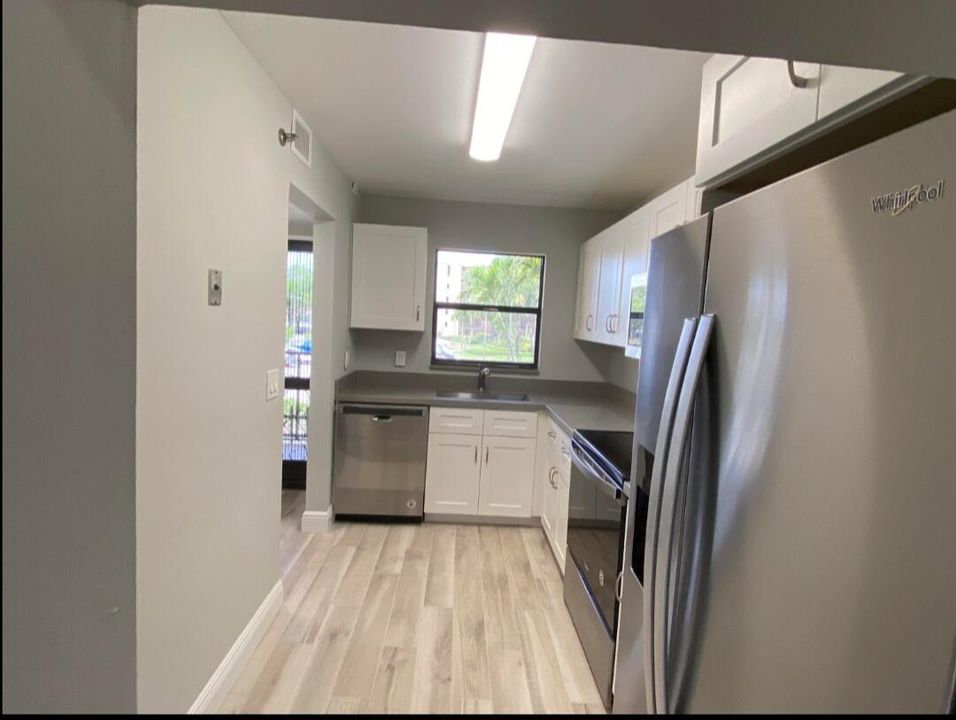 Active With Contract: $1,550 (2 beds, 2 baths, 1020 Square Feet)