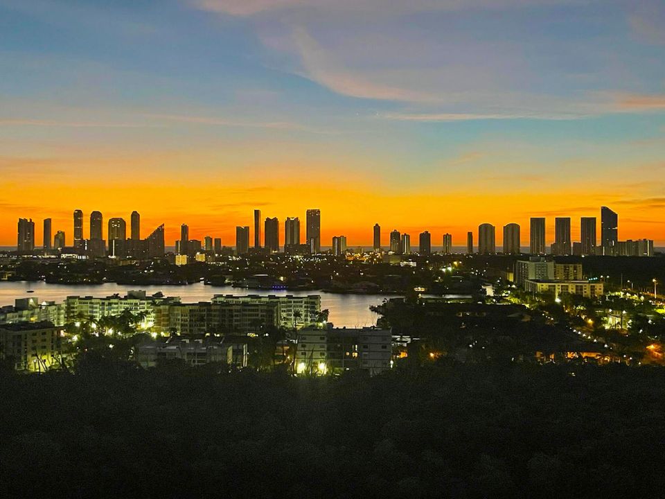 Active With Contract: $875,000 (3 beds, 2 baths, 1556 Square Feet)