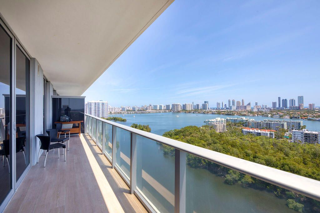 Active With Contract: $875,000 (3 beds, 2 baths, 1556 Square Feet)