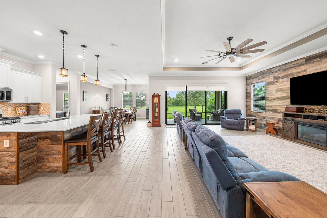 For Sale: $699,000 (3 beds, 3 baths, 2635 Square Feet)