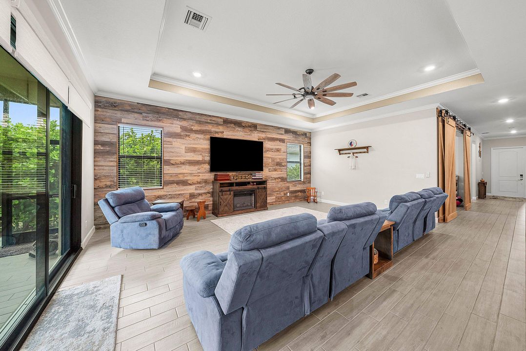 For Sale: $699,000 (3 beds, 3 baths, 2635 Square Feet)