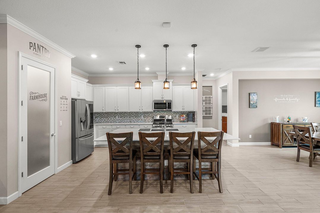 For Sale: $699,000 (3 beds, 3 baths, 2635 Square Feet)