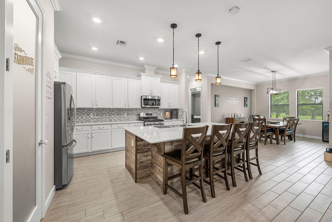 For Sale: $699,000 (3 beds, 3 baths, 2635 Square Feet)