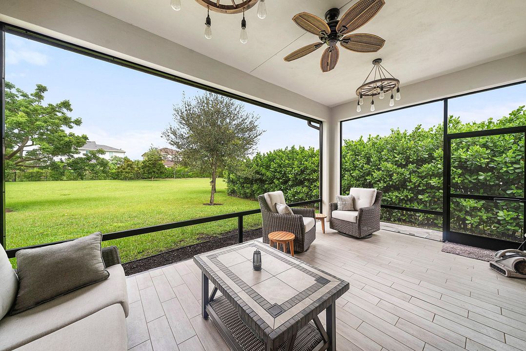 For Sale: $699,000 (3 beds, 3 baths, 2635 Square Feet)