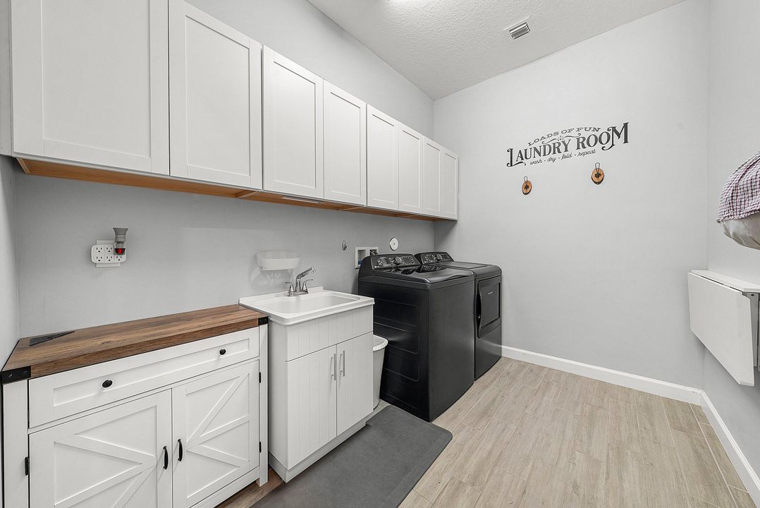 For Sale: $699,000 (3 beds, 3 baths, 2635 Square Feet)