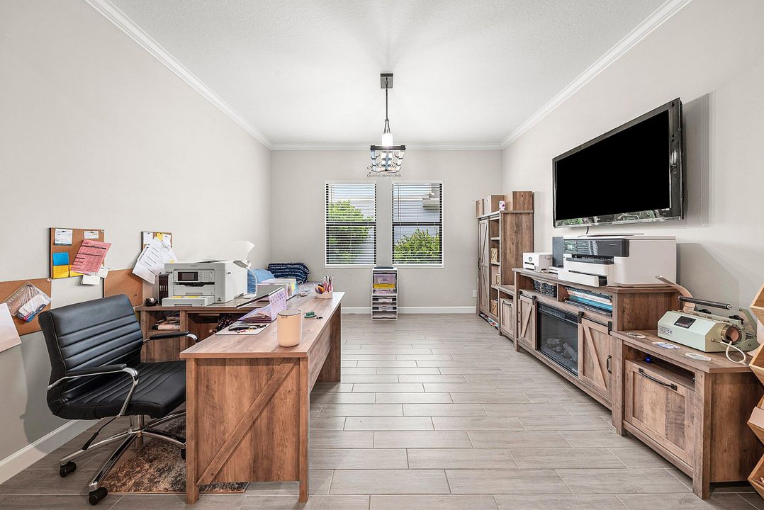 For Sale: $699,000 (3 beds, 3 baths, 2635 Square Feet)