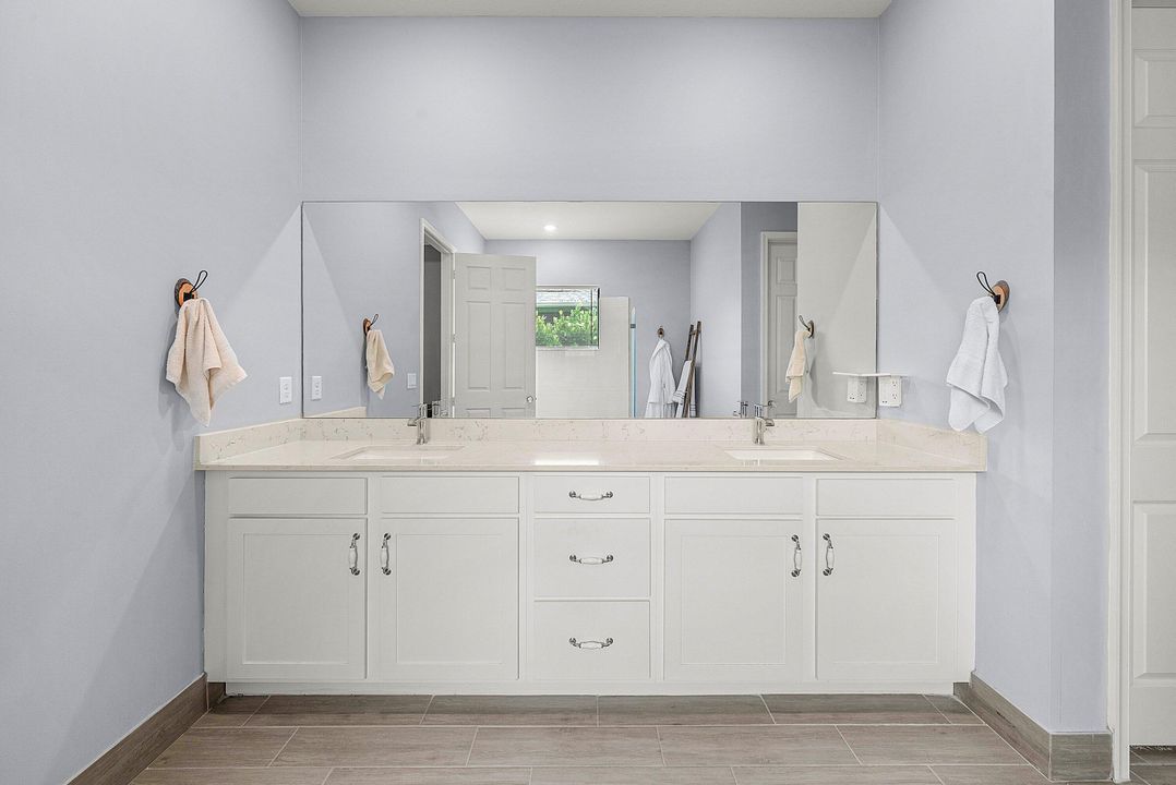 For Sale: $699,000 (3 beds, 3 baths, 2635 Square Feet)