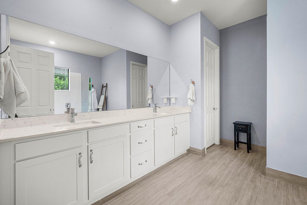 For Sale: $699,000 (3 beds, 3 baths, 2635 Square Feet)