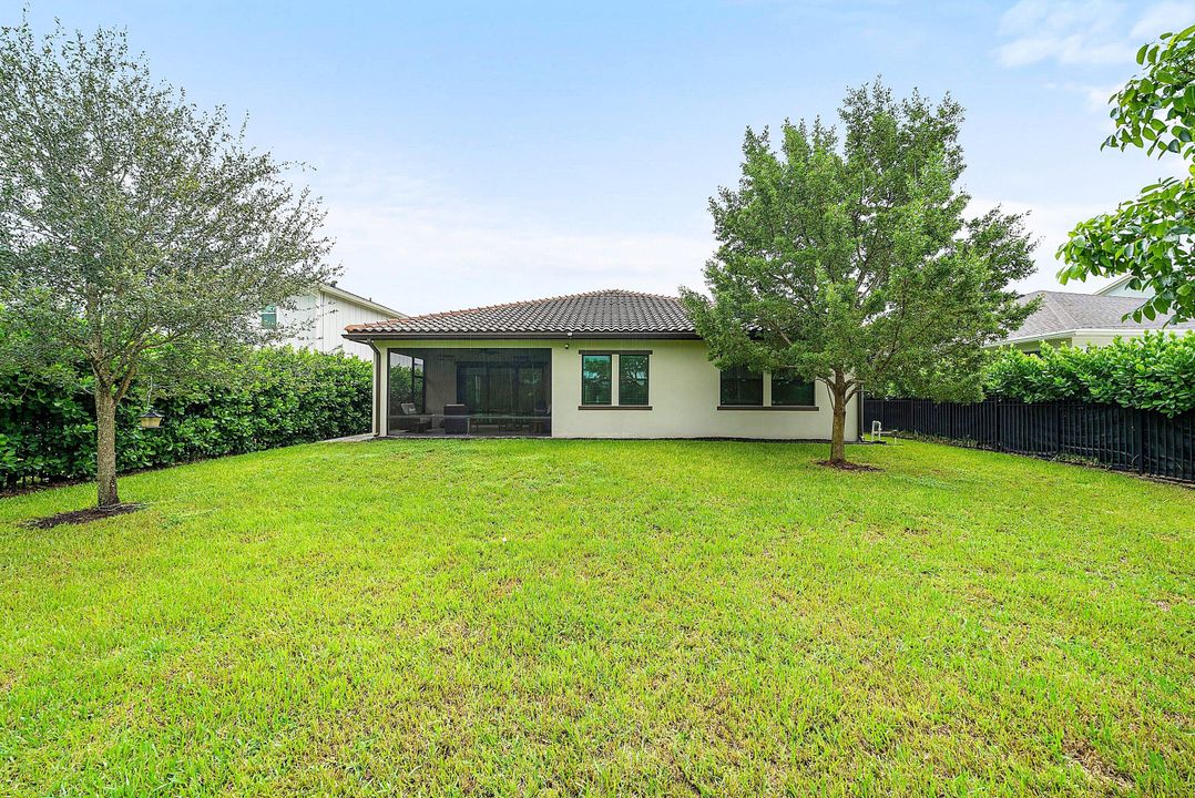 For Sale: $699,000 (3 beds, 3 baths, 2635 Square Feet)