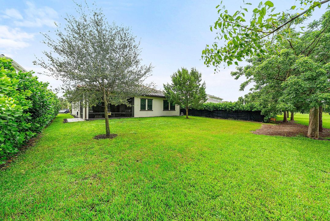 For Sale: $699,000 (3 beds, 3 baths, 2635 Square Feet)